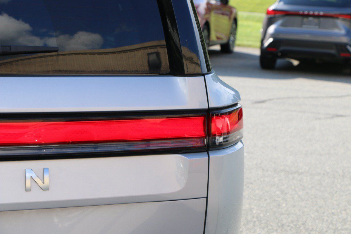 Used 2025 Rivian R1S Adventure Dual AWD/4WD image 7