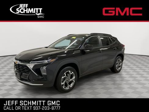 Certified 2025 Chevrolet Trax LT w/ LT Convenience Package FWD image 6