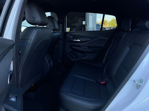 Used 2025 Buick Envista Sport Touring image 11