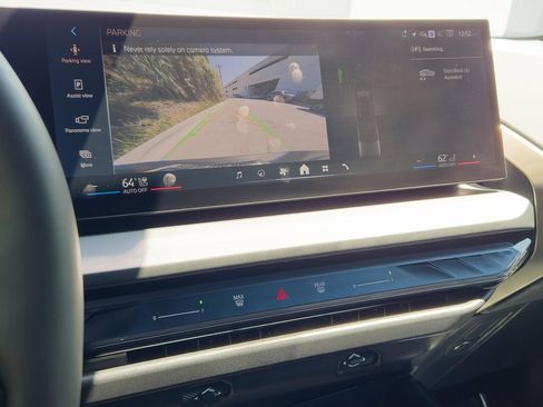 Used 2025 BMW X3 xDrive30i w/ Convenience Package image 17