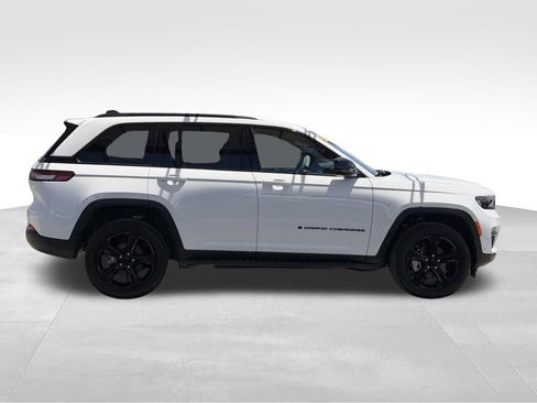 Used 2024 Jeep Grand Cherokee Limited w/ Luxury Tech Group II AWD/4WD image 9