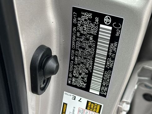 Used 2017 Toyota Prius Prime Premium image 35