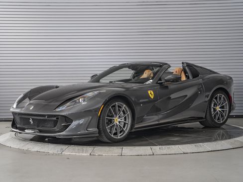 Used 2023 Ferrari 812 GTS RWD image 1