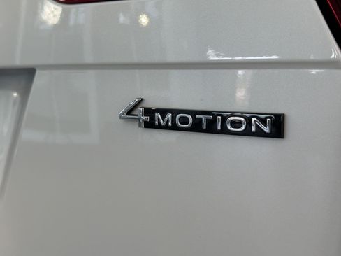 Certified 2024 Volkswagen Tiguan SEL R-Line AWD/4WD image 36