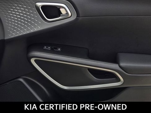 Certified 2025 Kia Soul LX w/ LX Technology Package FWD image 8