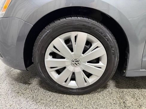 Used 2011 Volkswagen Jetta SE FWD image 20