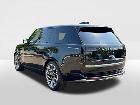 Used 2026 Land Rover Range Rover SE AWD/4WD image 2