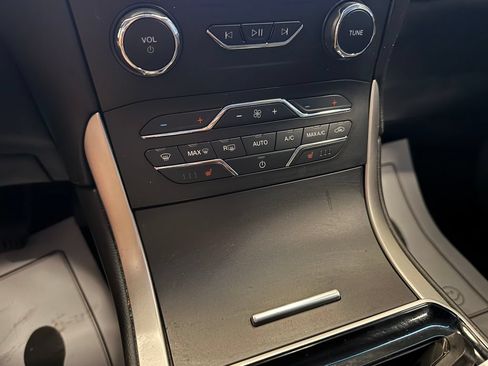 Used 2019 Ford Edge SEL w/ Equipment Group 201A AWD/4WD image 15