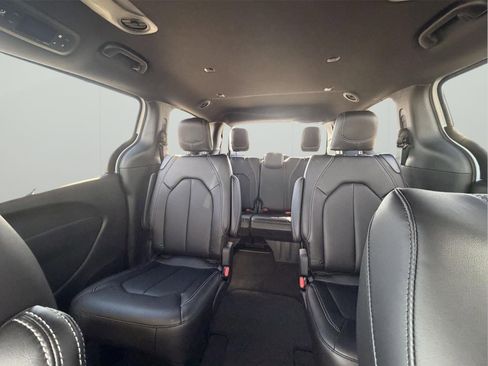 New 2026 Chrysler Pacifica Select image 27