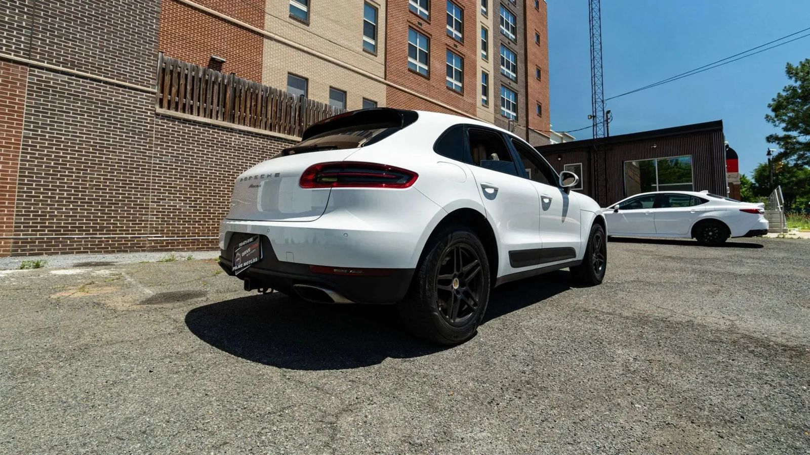 Used 2017 Porsche Macan AWD/4WD image 3