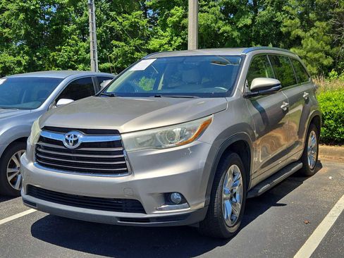 Used 2015 Toyota Highlander Limited FWD image 3