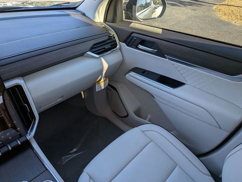 New 2026 GMC Acadia Denali w/ Super Cruise Package image 18