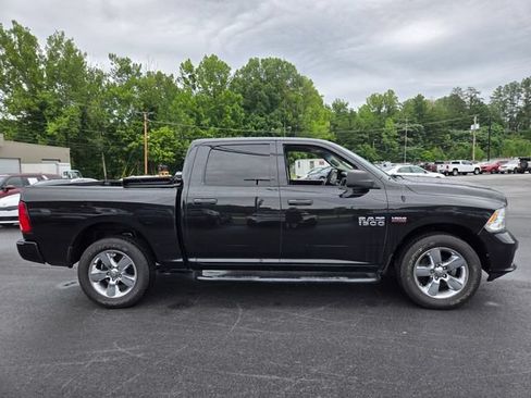 Used 2017 RAM 1500 Express AWD/4WD image 9