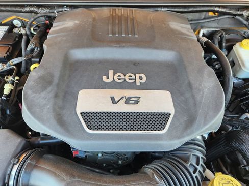 Used 2014 Jeep Wrangler Unlimited Rubicon AWD/4WD image 33