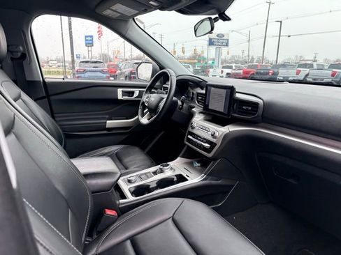 Used 2023 Ford Explorer XLT w/ Equipment Group 202A image 14