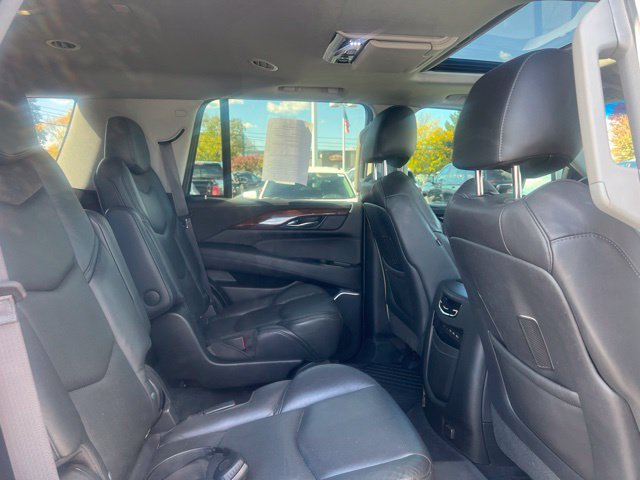 Used 2019 Cadillac Escalade Luxury AWD/4WD image 25