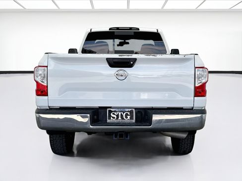 Used 2017 Nissan Titan SV RWD image 5