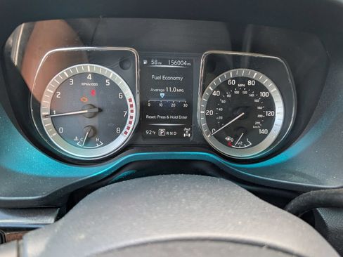 Used 2018 Nissan Titan SV AWD/4WD image 14