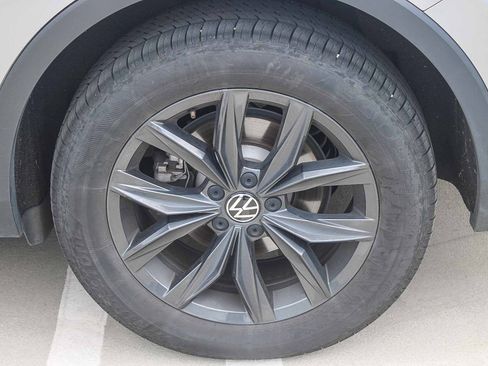 Used 2024 Volkswagen Tiguan SE image 10