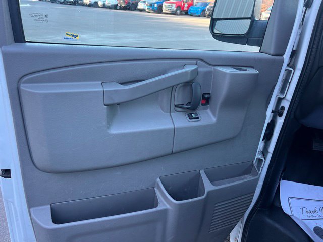 Used 2017 Chevrolet Express 2500 RWD image 17