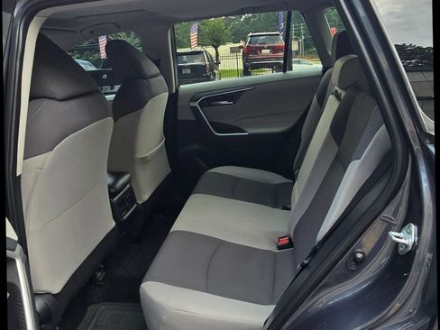 Used 2019 Toyota RAV4 XLE FWD image 17