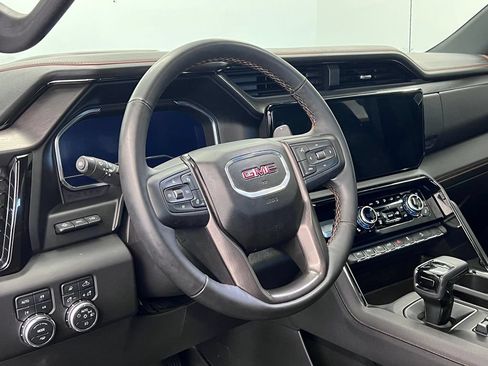 Used 2025 GMC Sierra 1500 AT4 w/ AT4 Premium Package AWD/4WD image 4