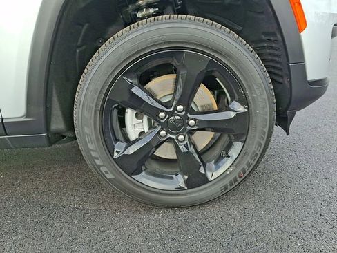 New 2025 Jeep Grand Cherokee L Altitude image 12