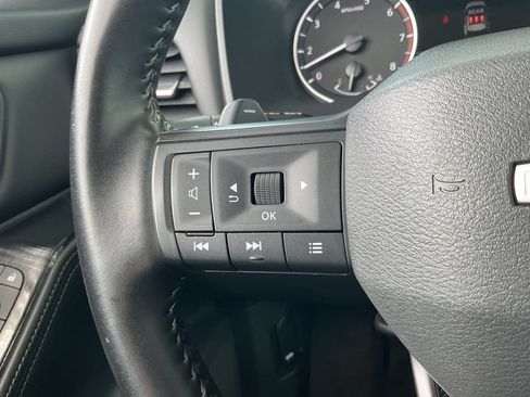 Used 2025 Nissan Rogue SV FWD image 31