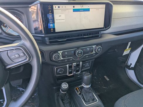 New 2025 Jeep Gladiator Sport image 10