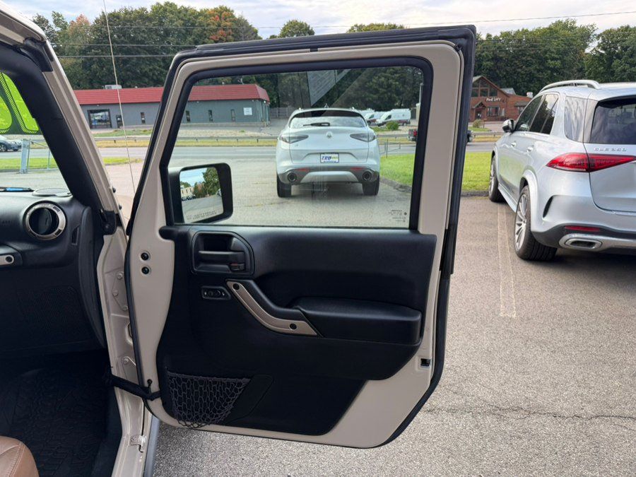 Used 2016 Jeep Wrangler Unlimited Sahara AWD/4WD image 22