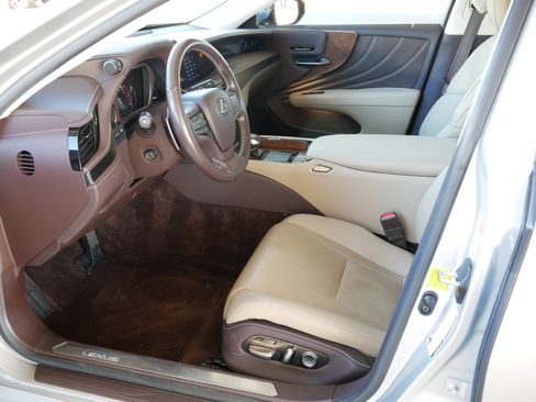 Used 2019 Lexus LS 500 image 4