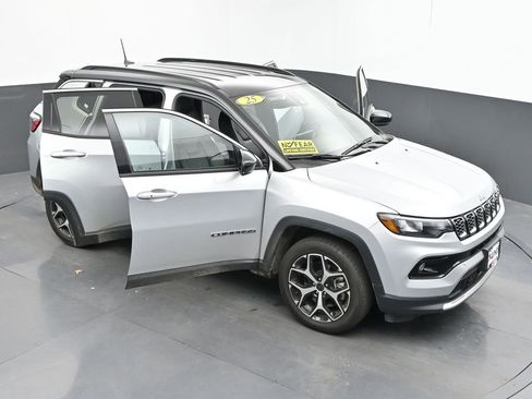 Used 2025 Jeep Compass Limited AWD/4WD image 62
