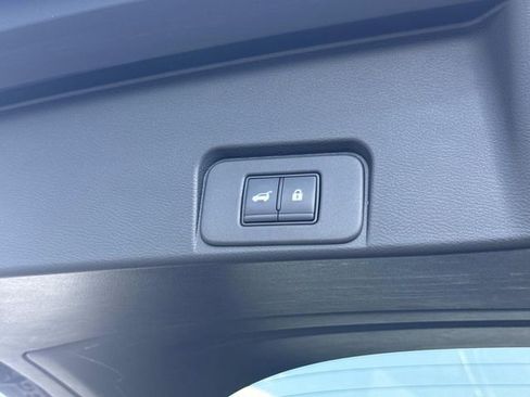 Used 2025 Nissan Rogue SV image 14