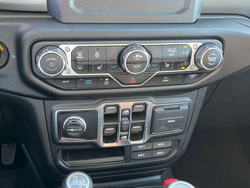 Used 2023 Jeep Wrangler Unlimited w/ Cold Weather Group AWD/4WD image 22