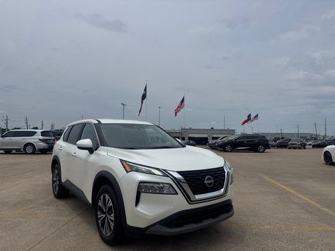 Certified 2023 Nissan Rogue SV FWD image 2