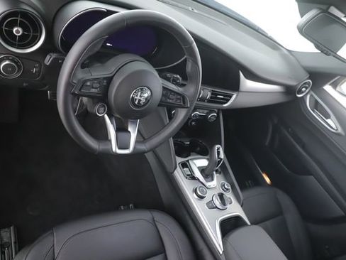 Used 2024 Alfa Romeo Giulia Ti AWD/4WD image 17