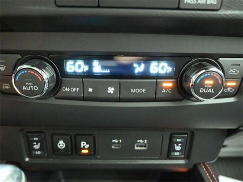 Used 2023 Nissan Frontier PRO-4X w/ Pro-4X Premium Package image 16