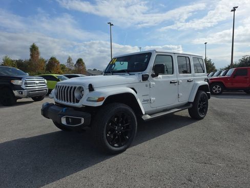 Used 2024 Jeep Wrangler Unlimited Sahara image 1