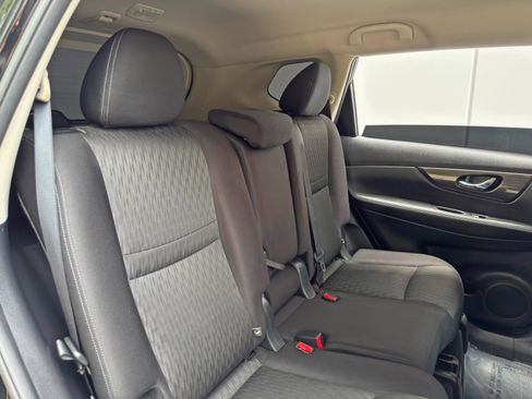 Used 2019 Nissan Rogue SV w/ Premium Package FWD image 37