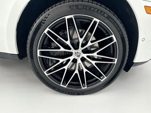 Used 2022 Porsche Macan AWD/4WD image 31