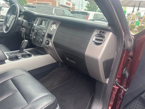 Used 2016 Ford Expedition XLT w/ Equipment Group 201A AWD/4WD image 22