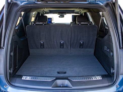 Used 2025 Chevrolet Suburban High Country image 29