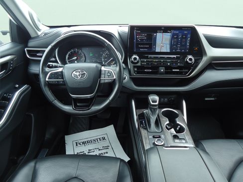 Used 2022 Toyota Highlander Limited AWD/4WD image 12