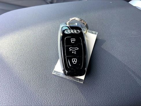 Certified 2025 Audi Q7 3.0T Premium Plus image 15