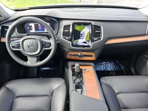 Used 2024 Volvo XC90 B5 Plus w/ Protection Package Premier AWD/4WD image 9
