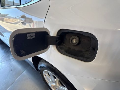 Used 2024 Chevrolet Equinox LT FWD image 11