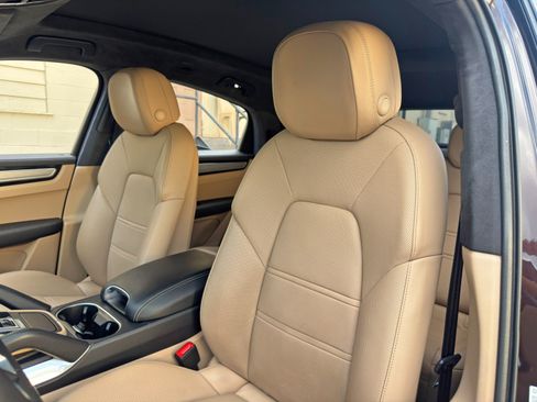 Used 2020 Porsche Cayenne Turbo AWD/4WD image 42