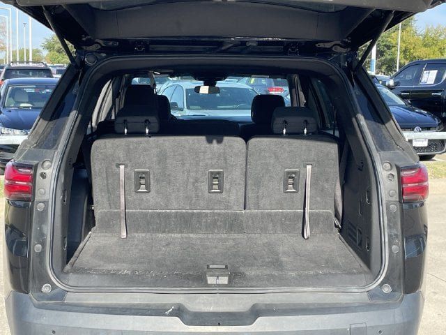 Used 2023 Chevrolet Traverse LT FWD image 28