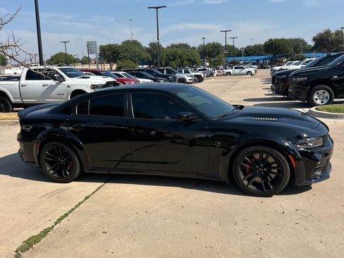 Used 2022 Dodge Charger SRT Hellcat w/ Harman/Kardon Audio Group RWD image 5