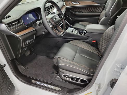 Used 2025 Jeep Grand Cherokee Summit w/ Obsidian Package AWD/4WD image 9